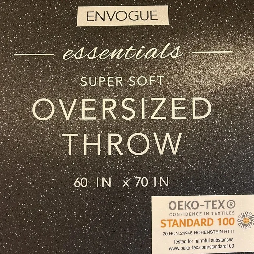 NWT  Envogue Halloween skeleton throw